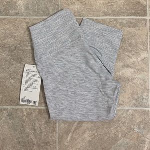 NWT WUNDER UNDERS HR 1/2 TIGHT size 8